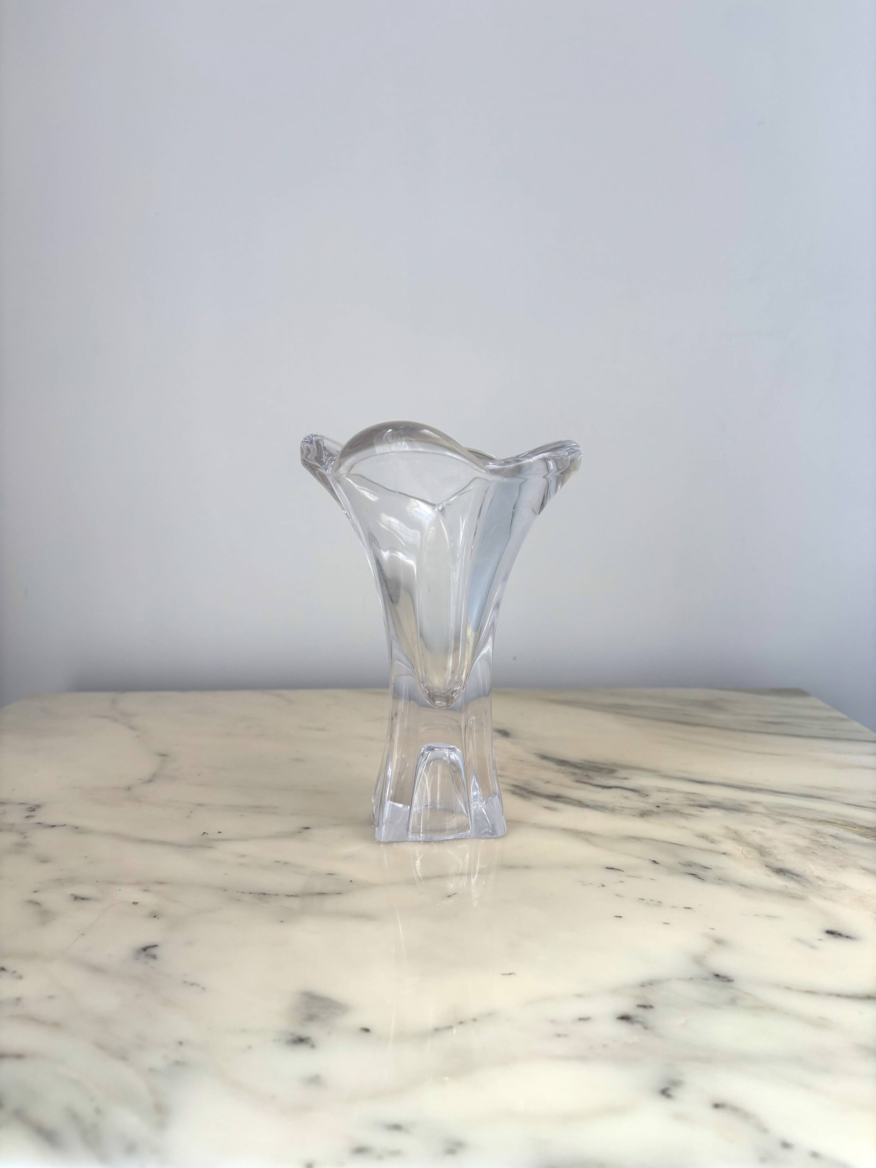 Petit vase corolle cristal de Bayel, design moderne épuré, déco de table ch