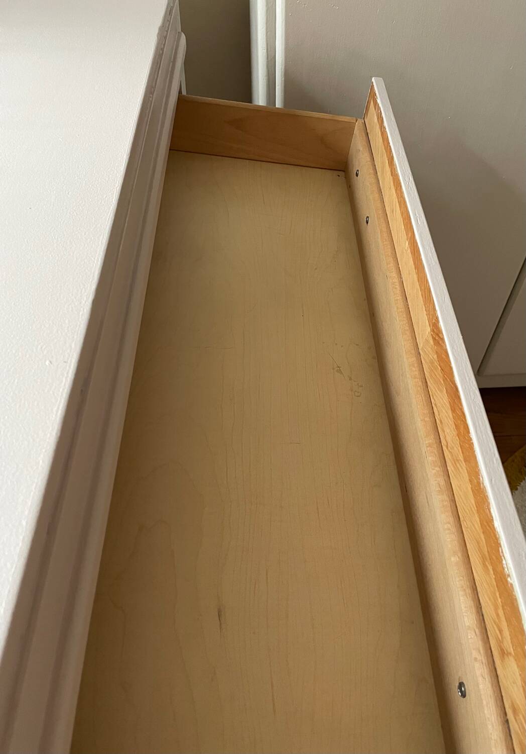 Commode vintage pieds compas