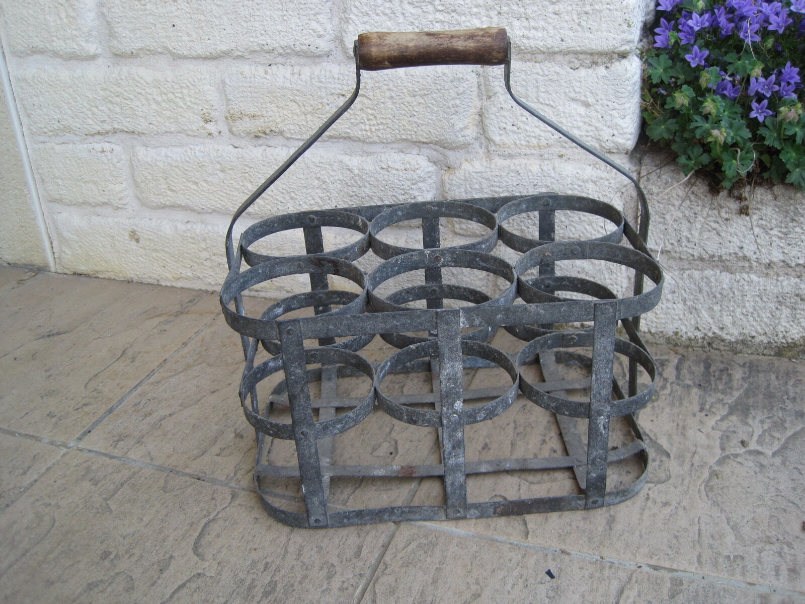 Zinc bottle holder and 6-compartment wooden handle