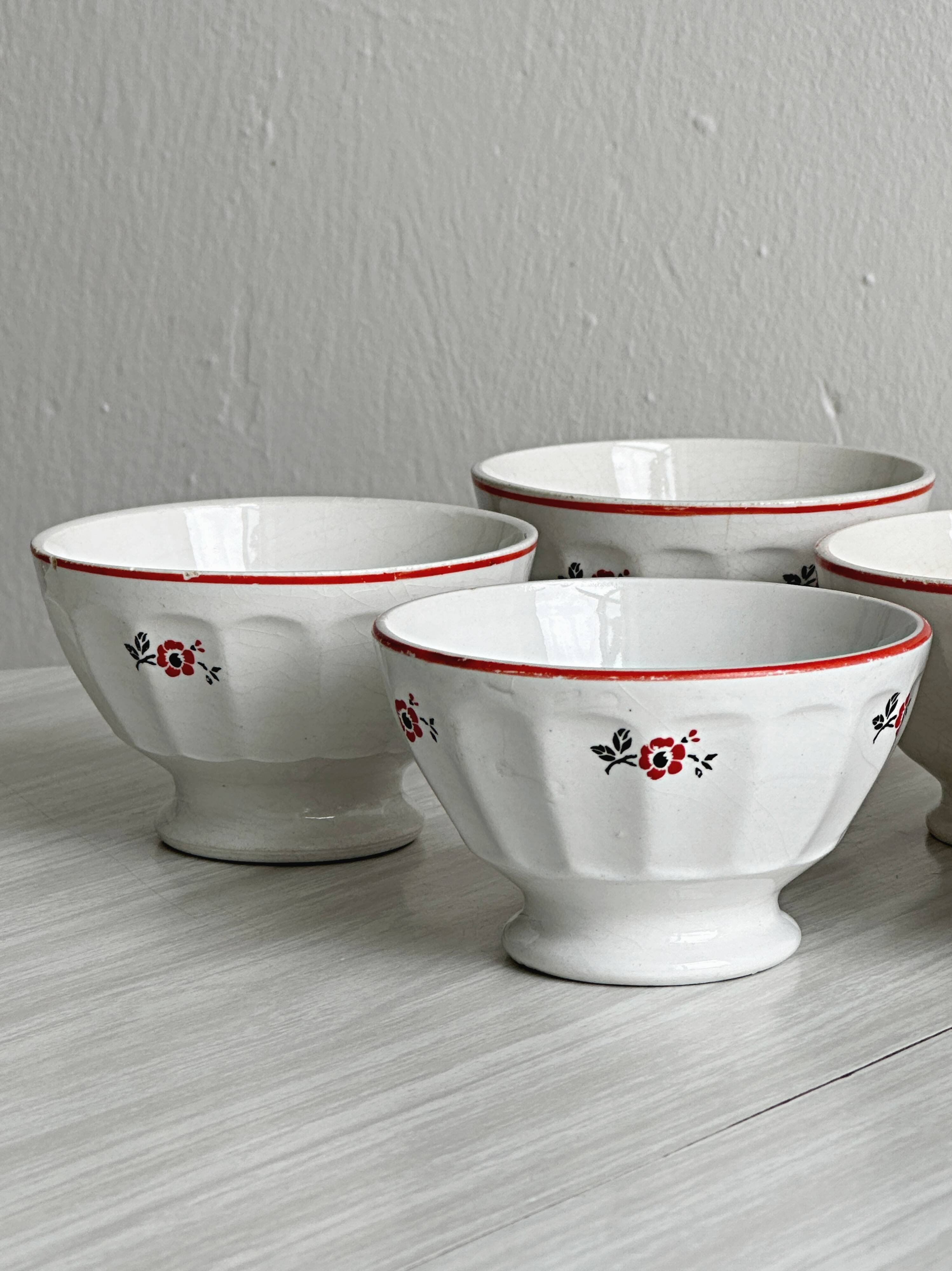 Set of 5 small ceramic bowls