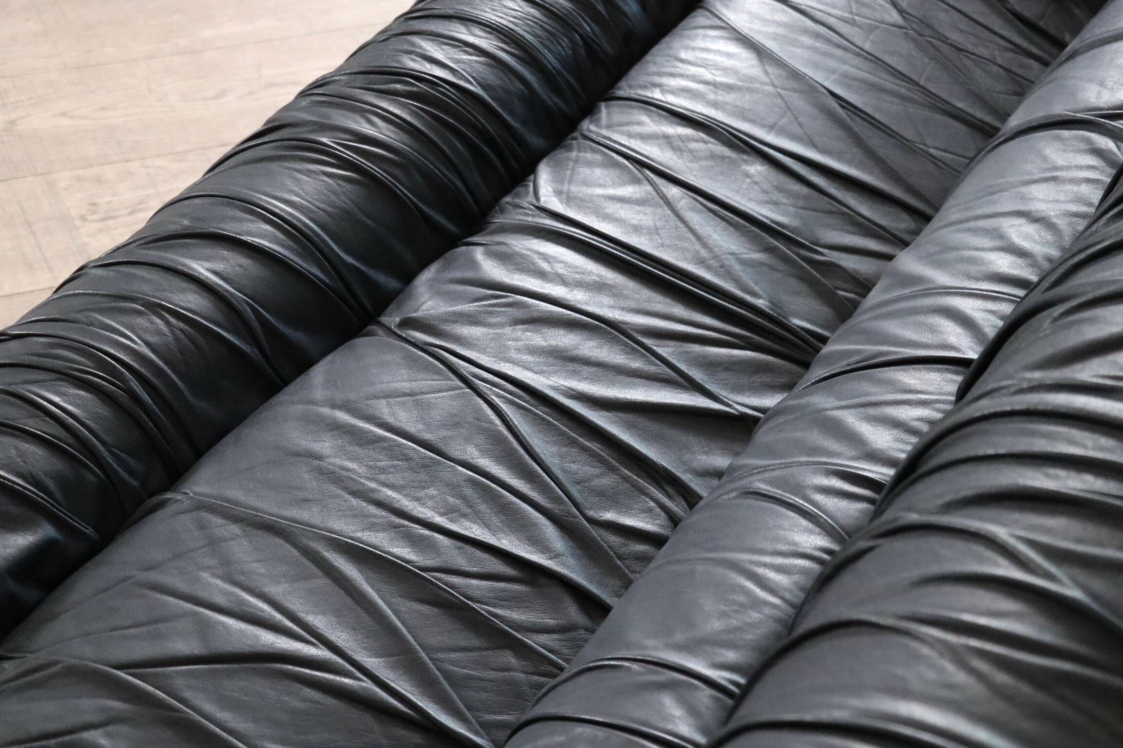 Vintage sofa by De Pas D’Urbino & Lomazzi in black leather for Dall’Oca, 19
