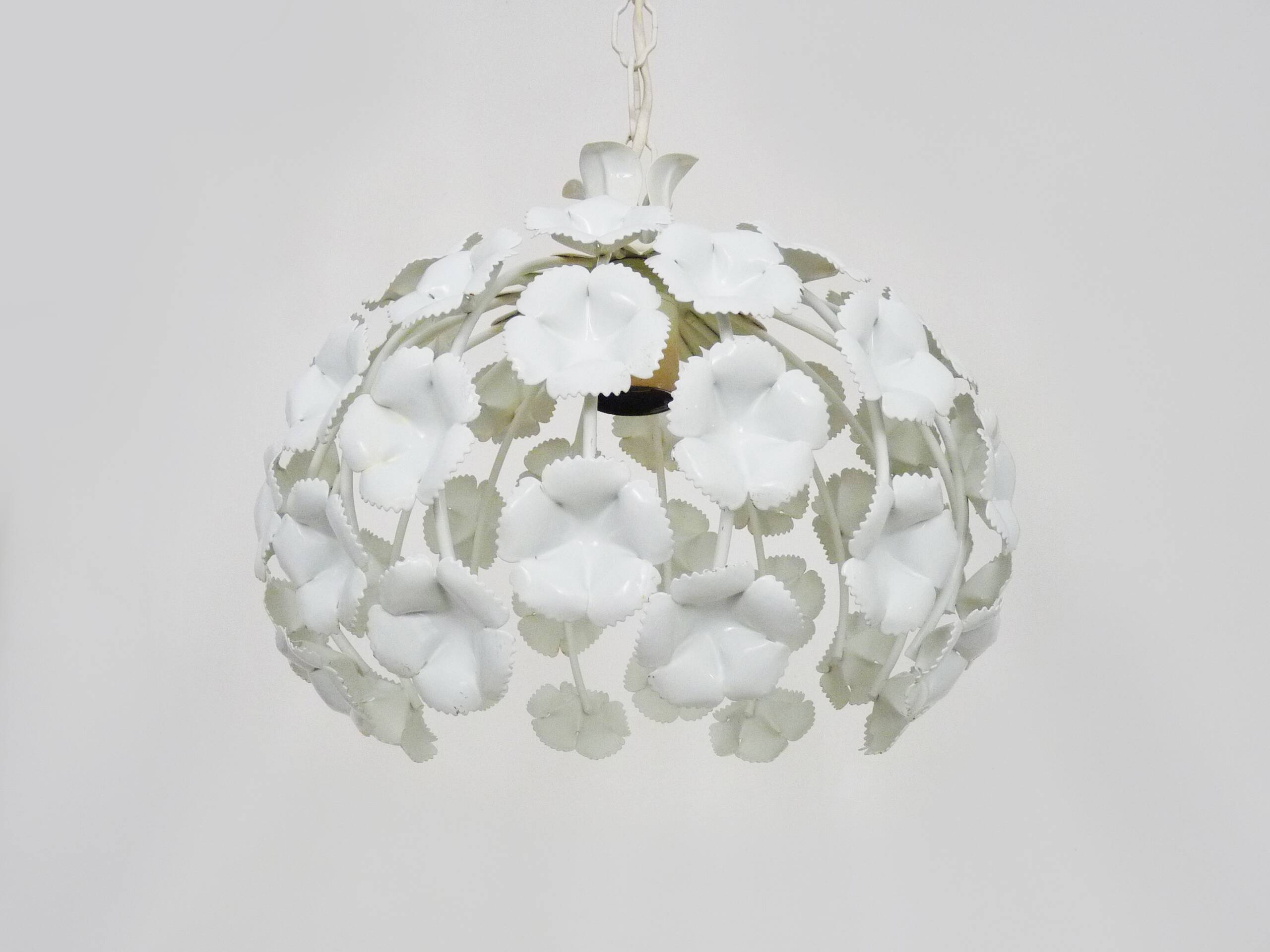 Suspension en métal blanc suspension florale. Années 70