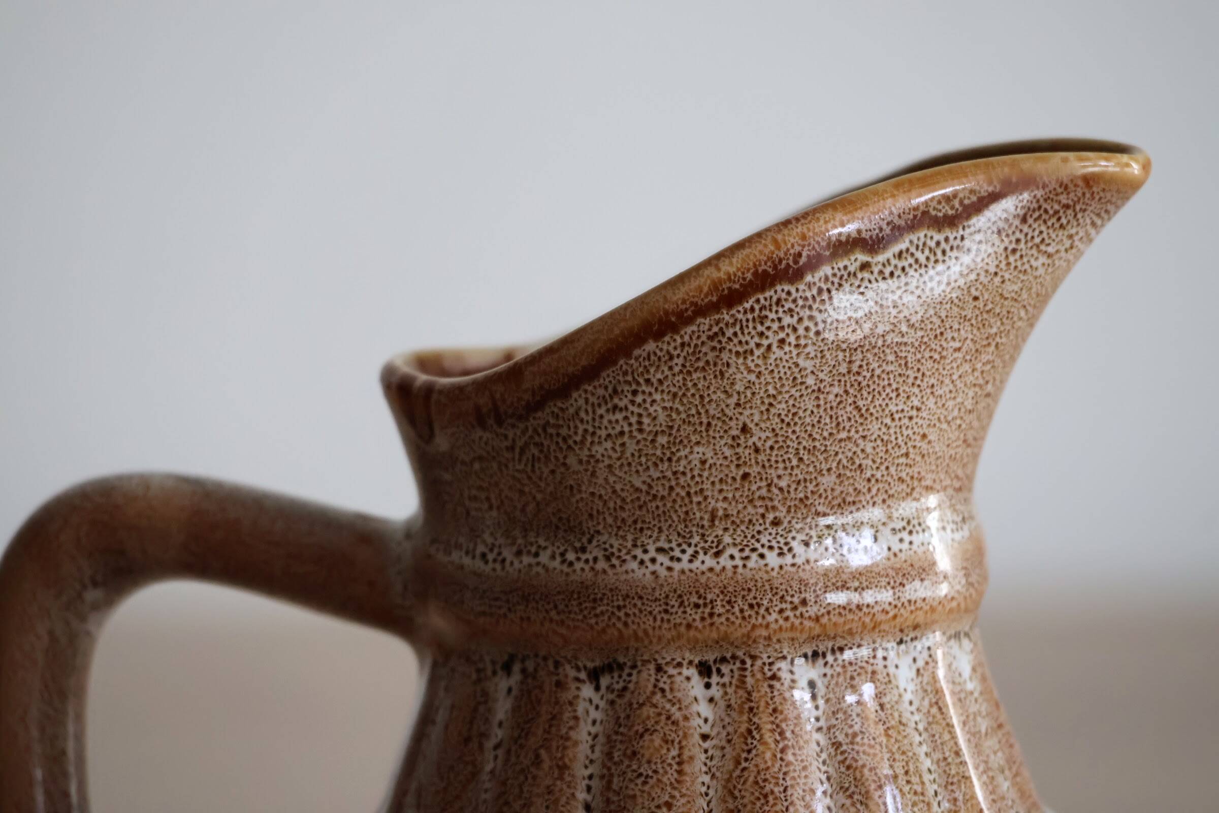 50cl glazed ceramic pitcher with beer barrel decoration