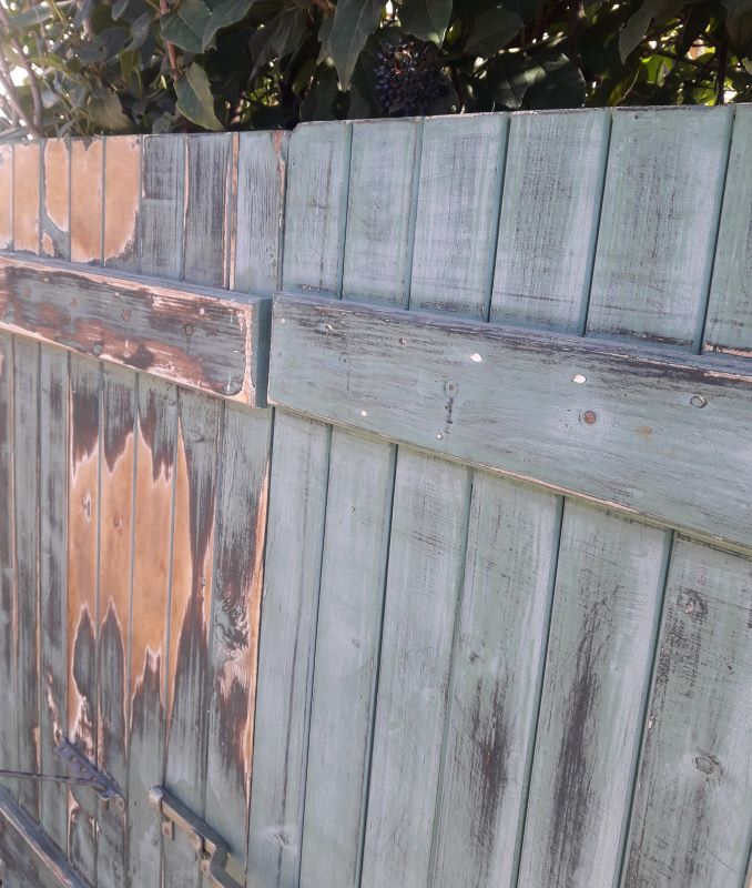 Paire de volets en bois pentures en fer