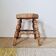 Petit tabouret tripode de style "Bobbin" en bois tourné et paille