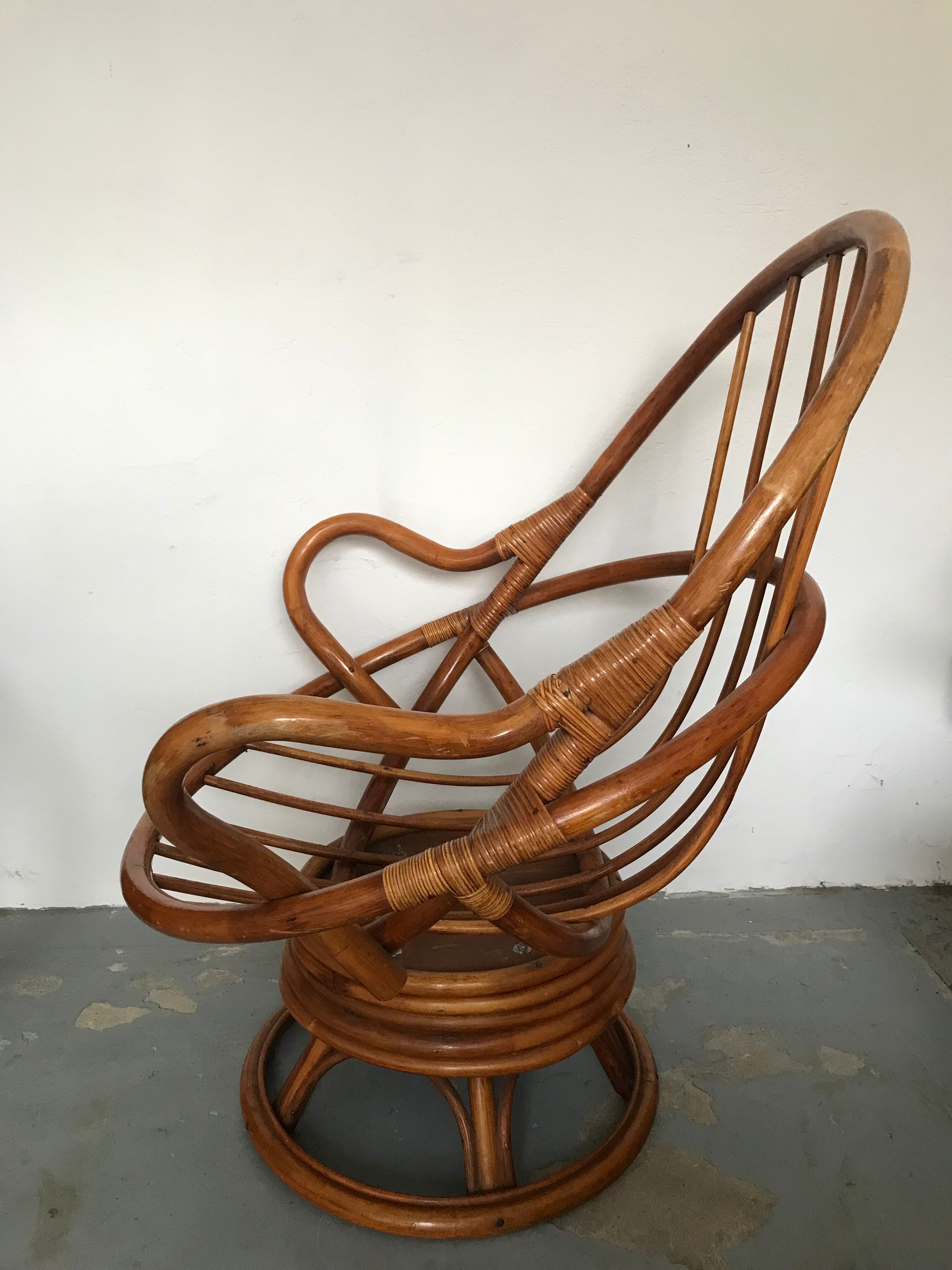 Fauteuil pivotant rotin