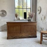 Central island trading counter in walnut