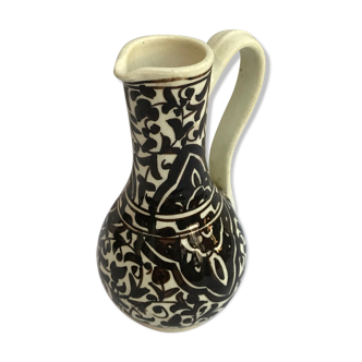 Former beige cracked ceramic pitcher