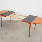 Table en teck, design danois, années 1970, production: Danemark