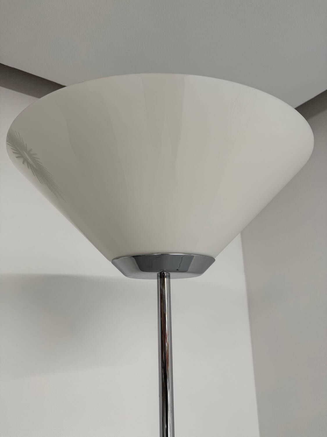 Floor lamp in white metal and plastic, Swisslamps SLZ design, vintage 80s