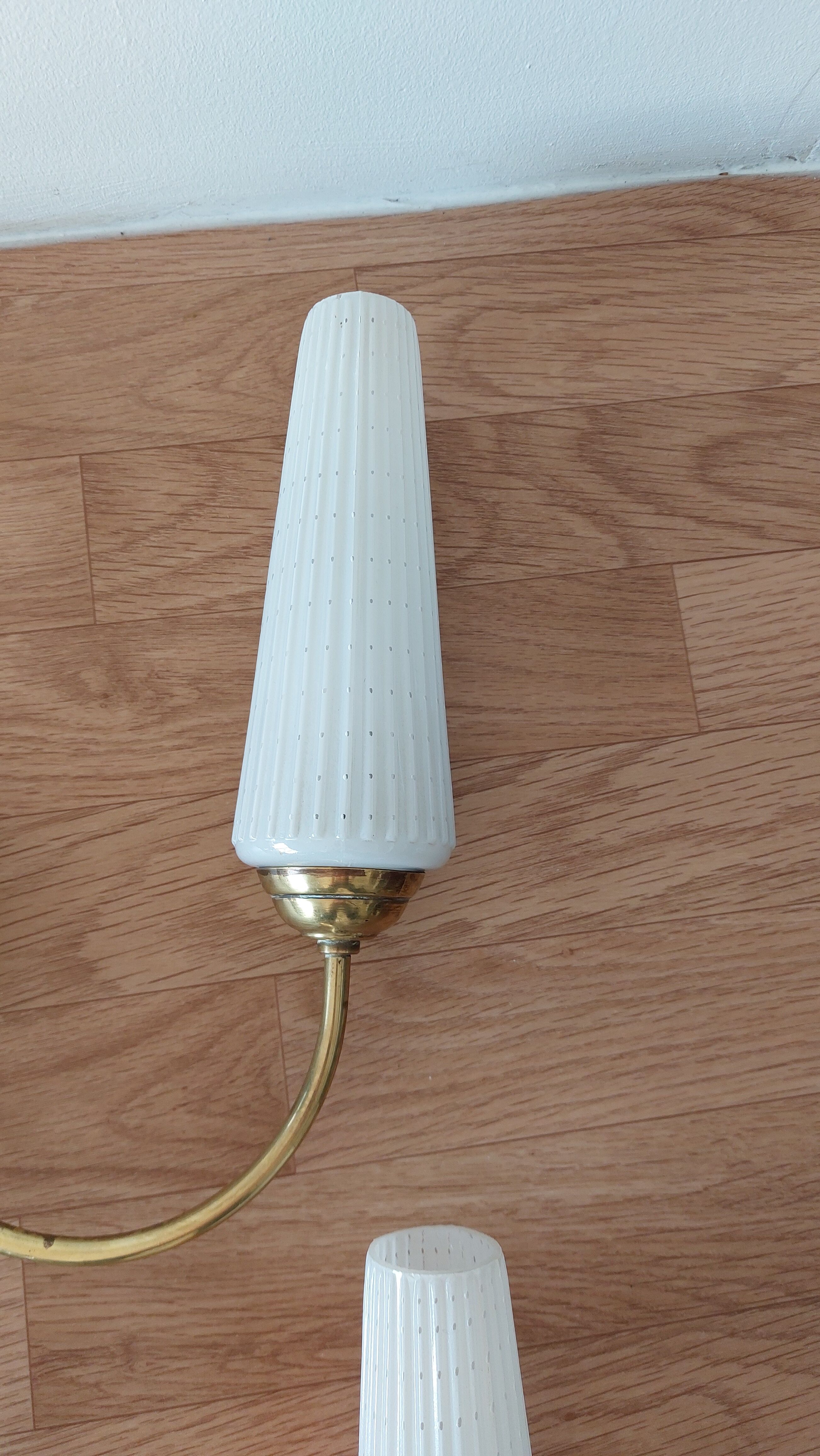 Pair of 1960 wall lamps in gilded brass and glass.