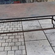Table à manger en métal