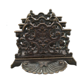 Bronze mail holder