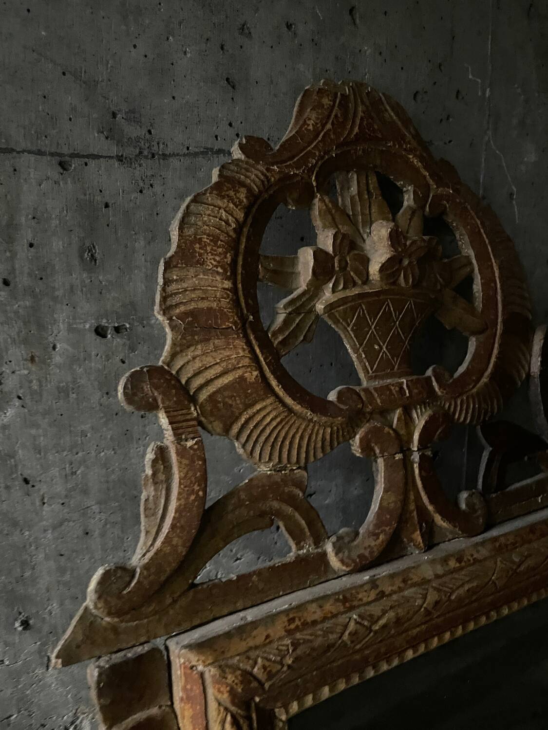 Folk art, Louis XVI style gilded mirror, 18th century