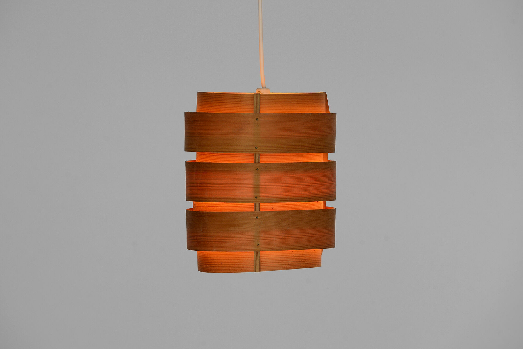 Pine veneer pendant light T499/1 "Rolf" by Hans-Agne Jakobsson for Ellysett AB. Sweden 1960s