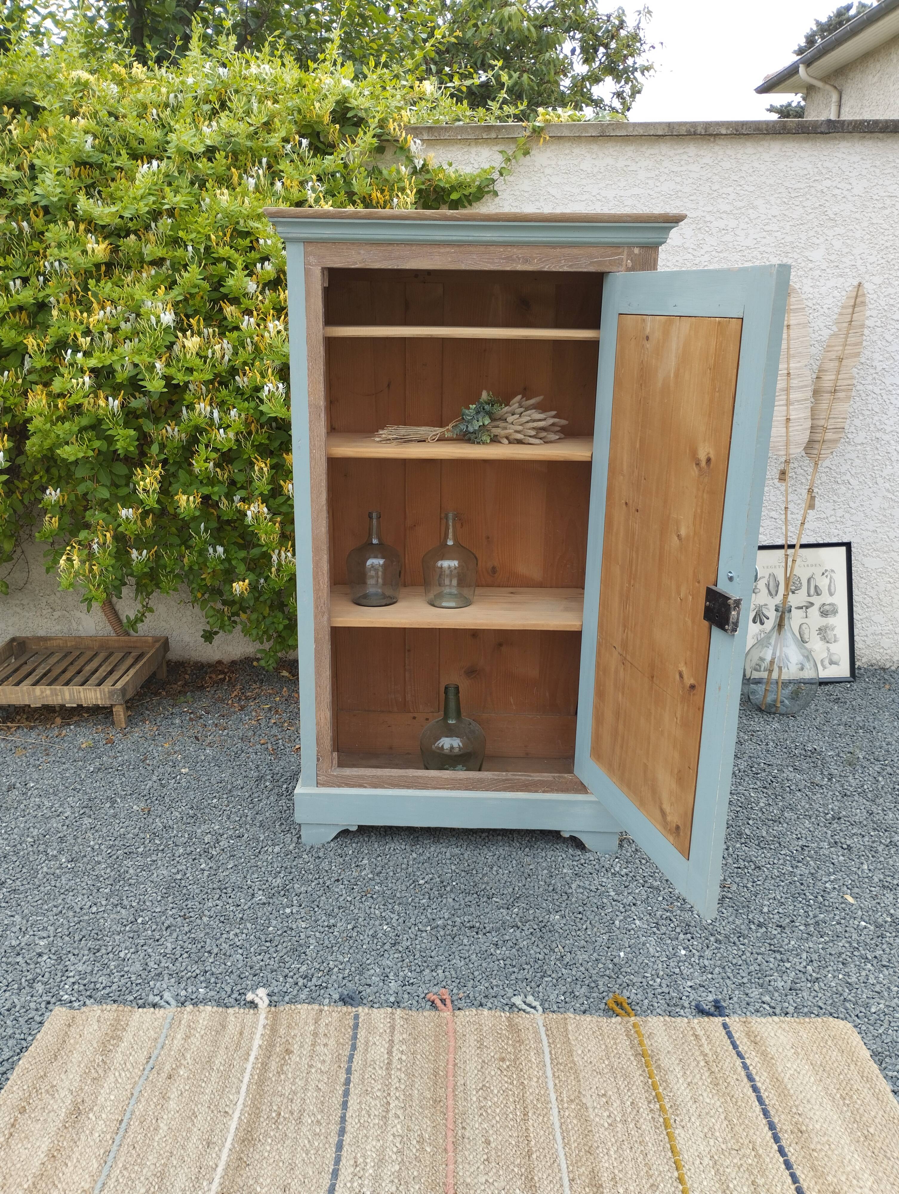 Parisian Wardrobe - Vintage Bonnetière