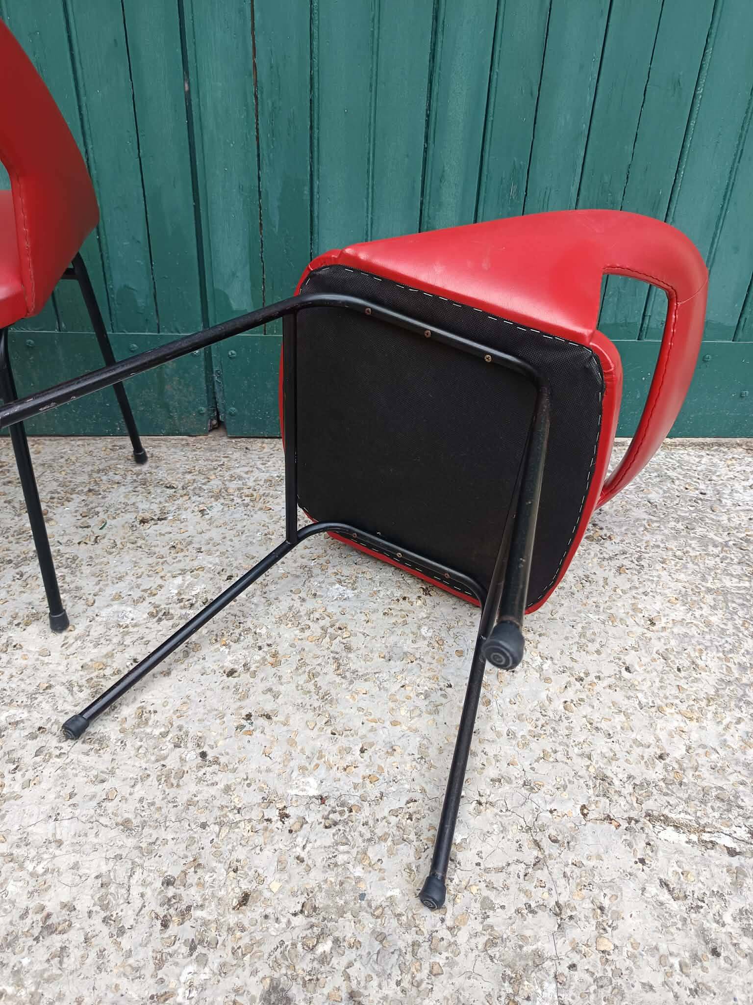 Paire de fauteuils Skaï rouge 1970