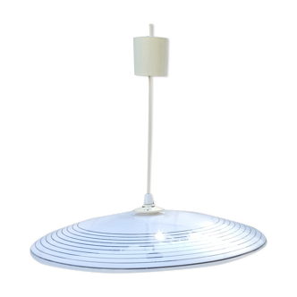 White saucer suspension