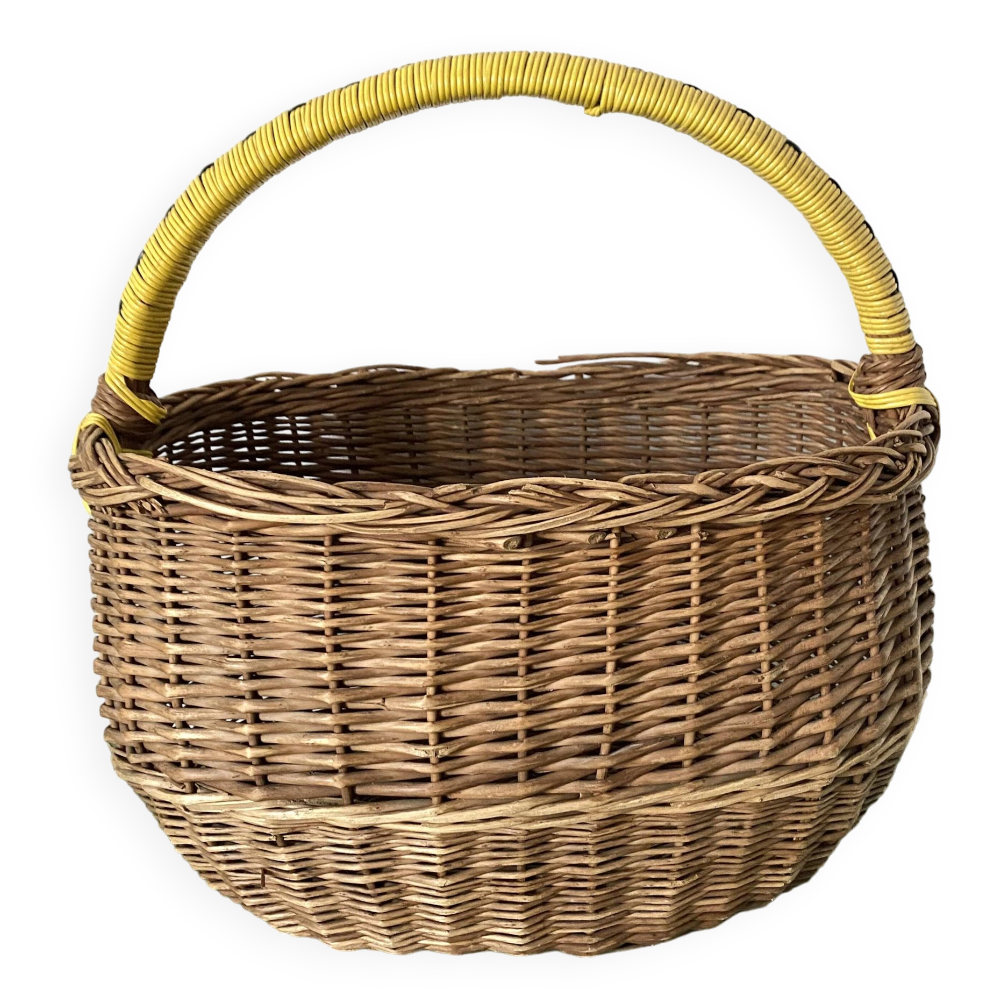 Vintage basket in woven wicker and scoubidou wire