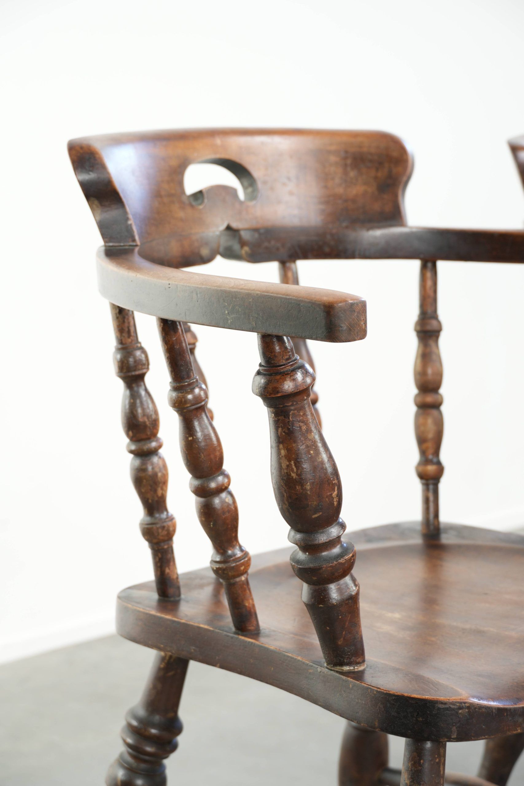 Set of two wooden English antique captain chairs from the late 19th century