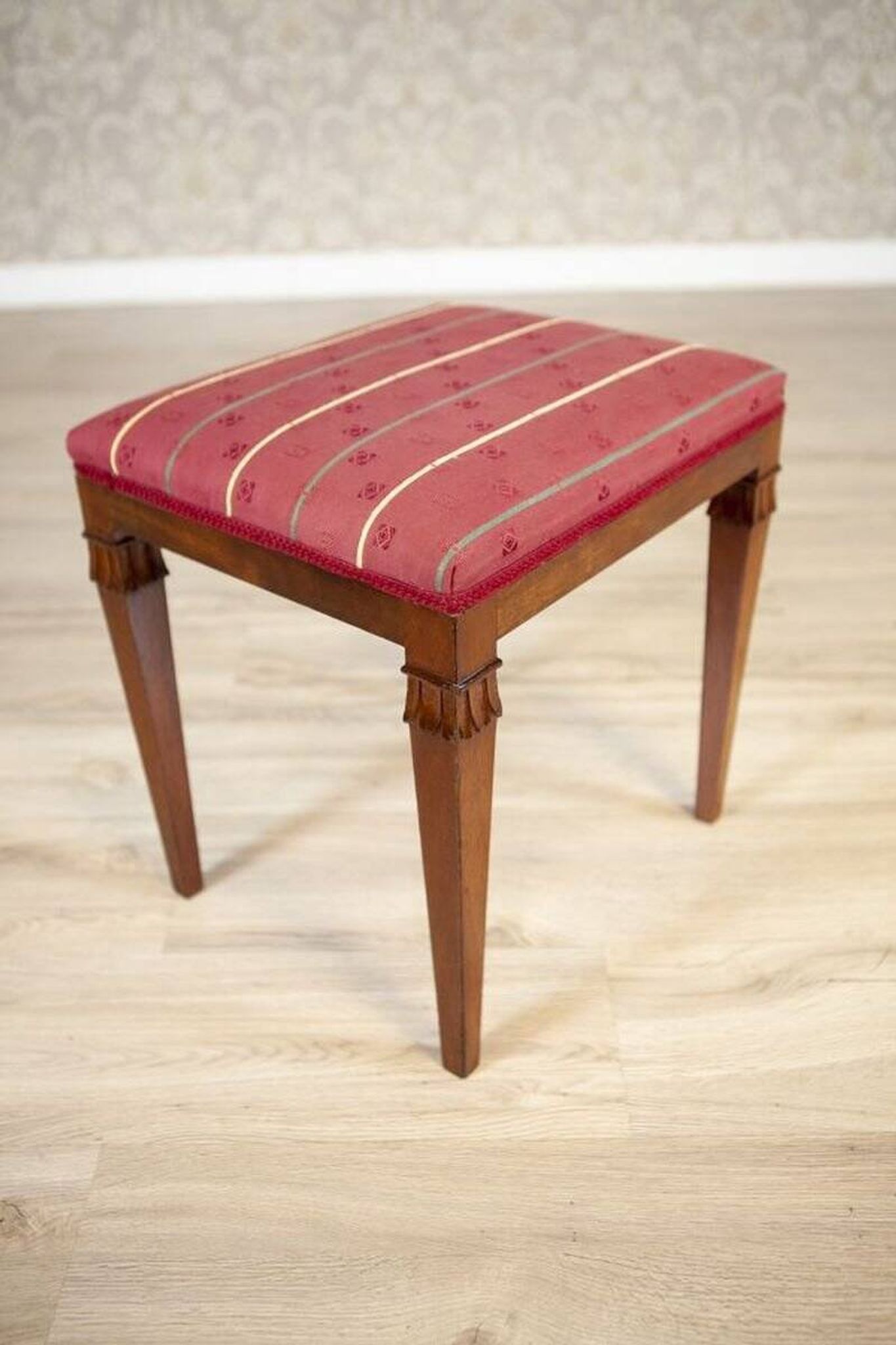Tabouret en acajou du 20e siècle