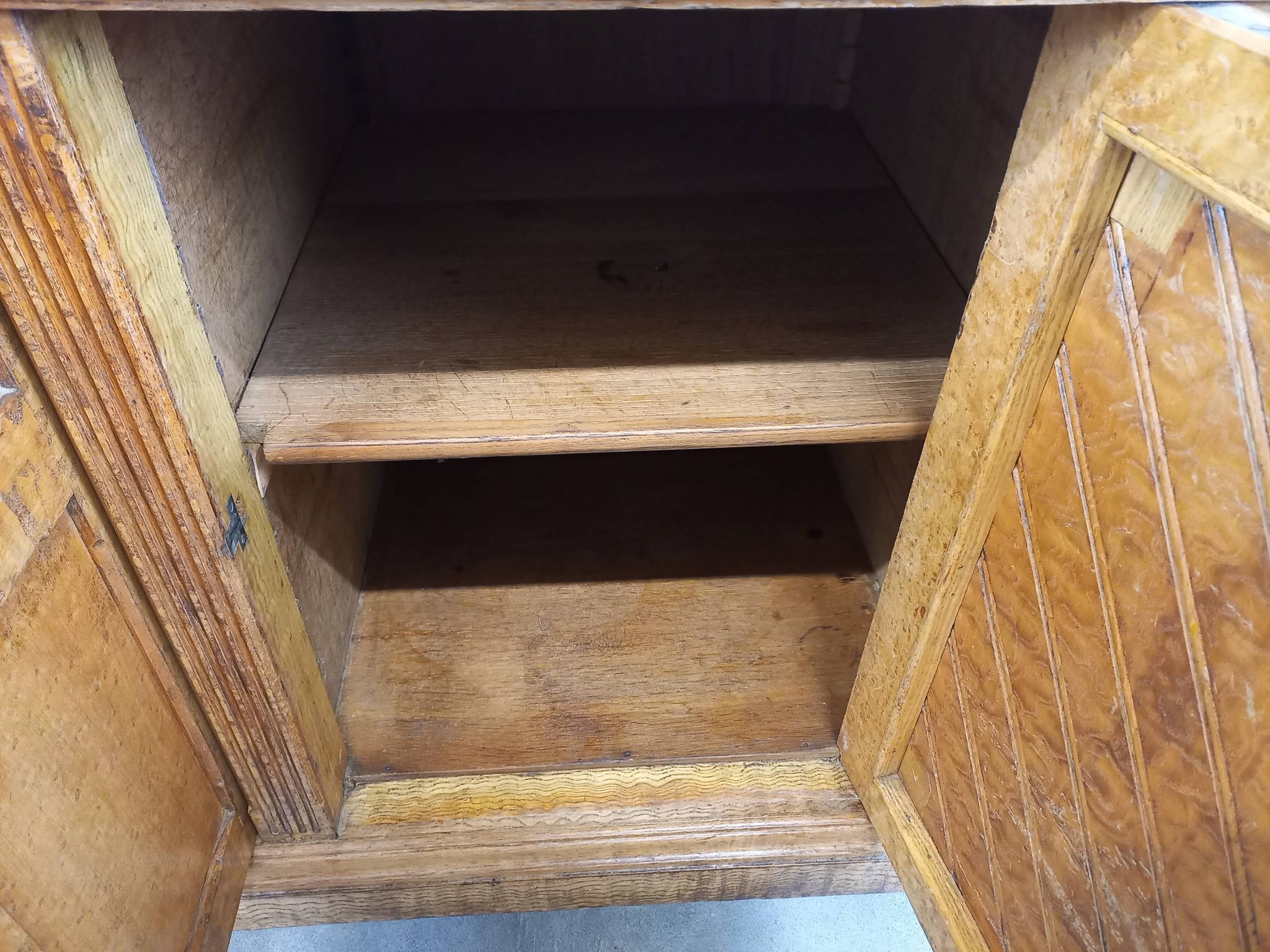 Marble top store bank