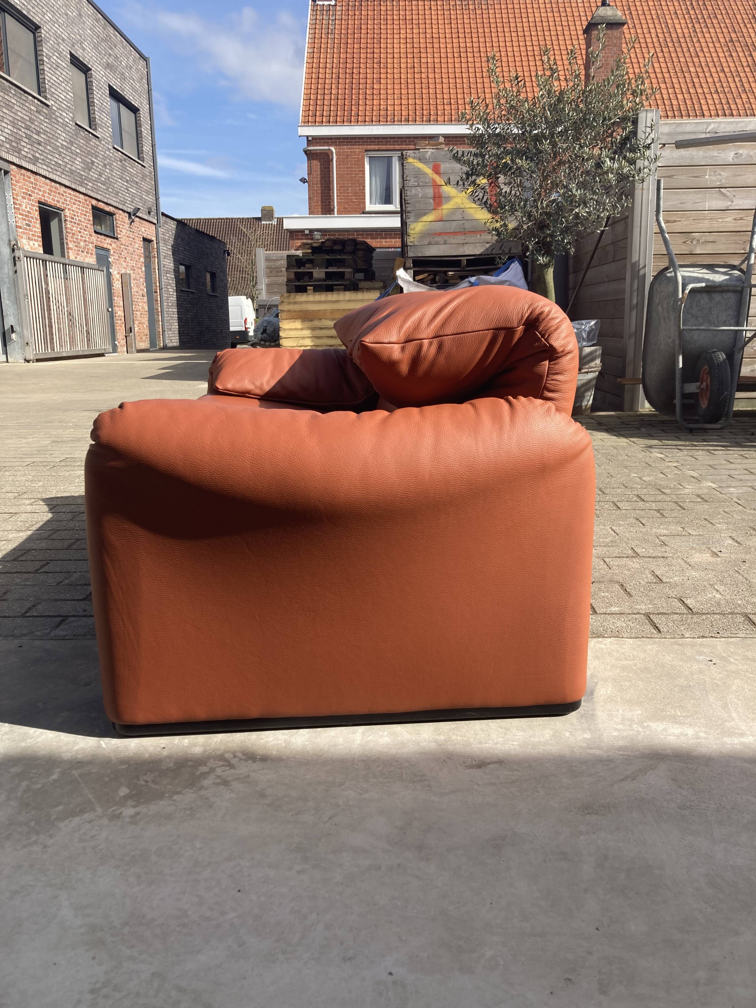 Cassina Maralunga 2seater by Vico Magistretti
