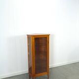 Vitrine d'angle en placage de verre vintage