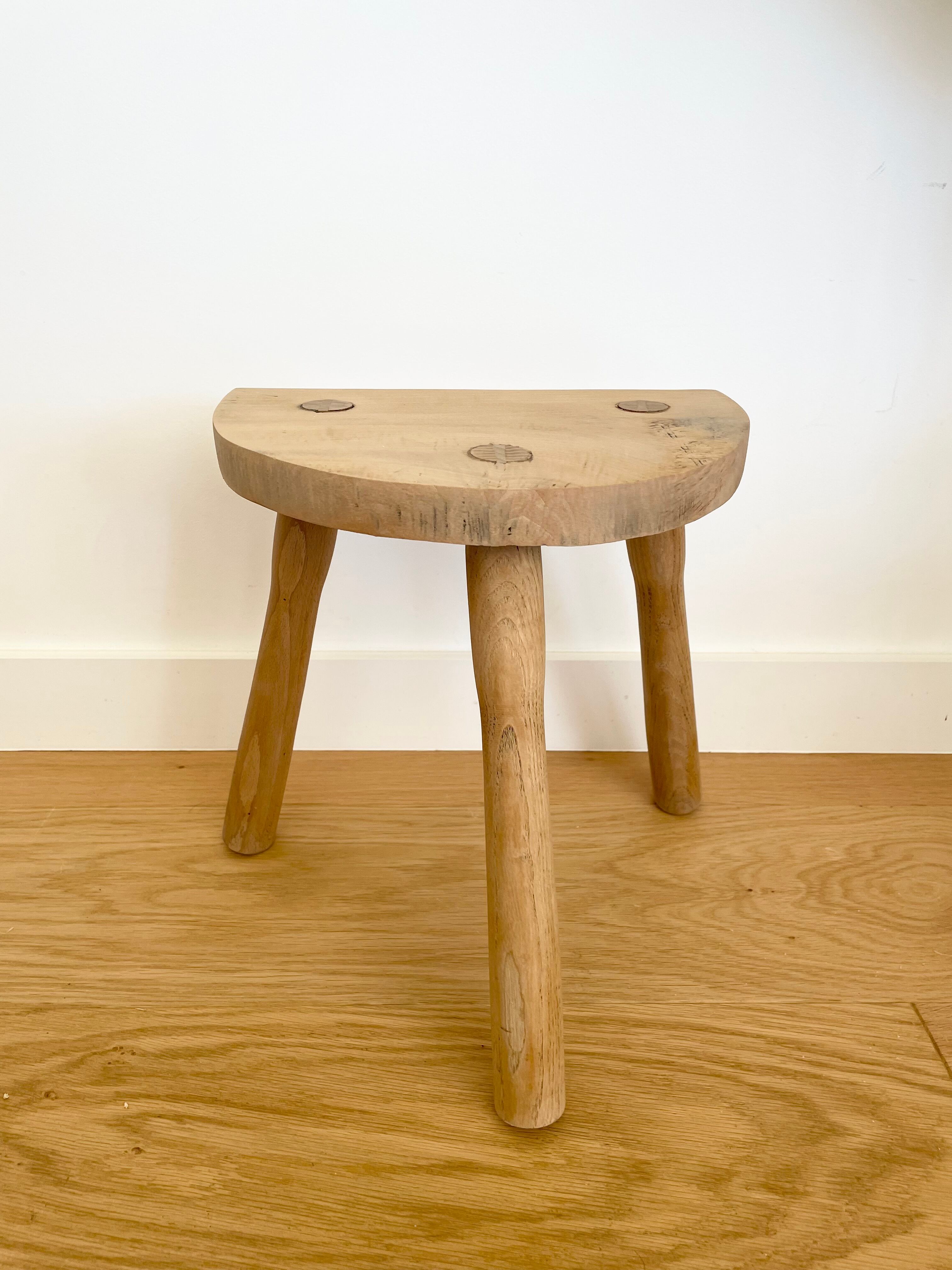 Tripod stool cowherd