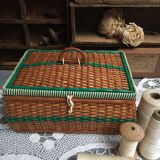 Rattan and scoubidou worker