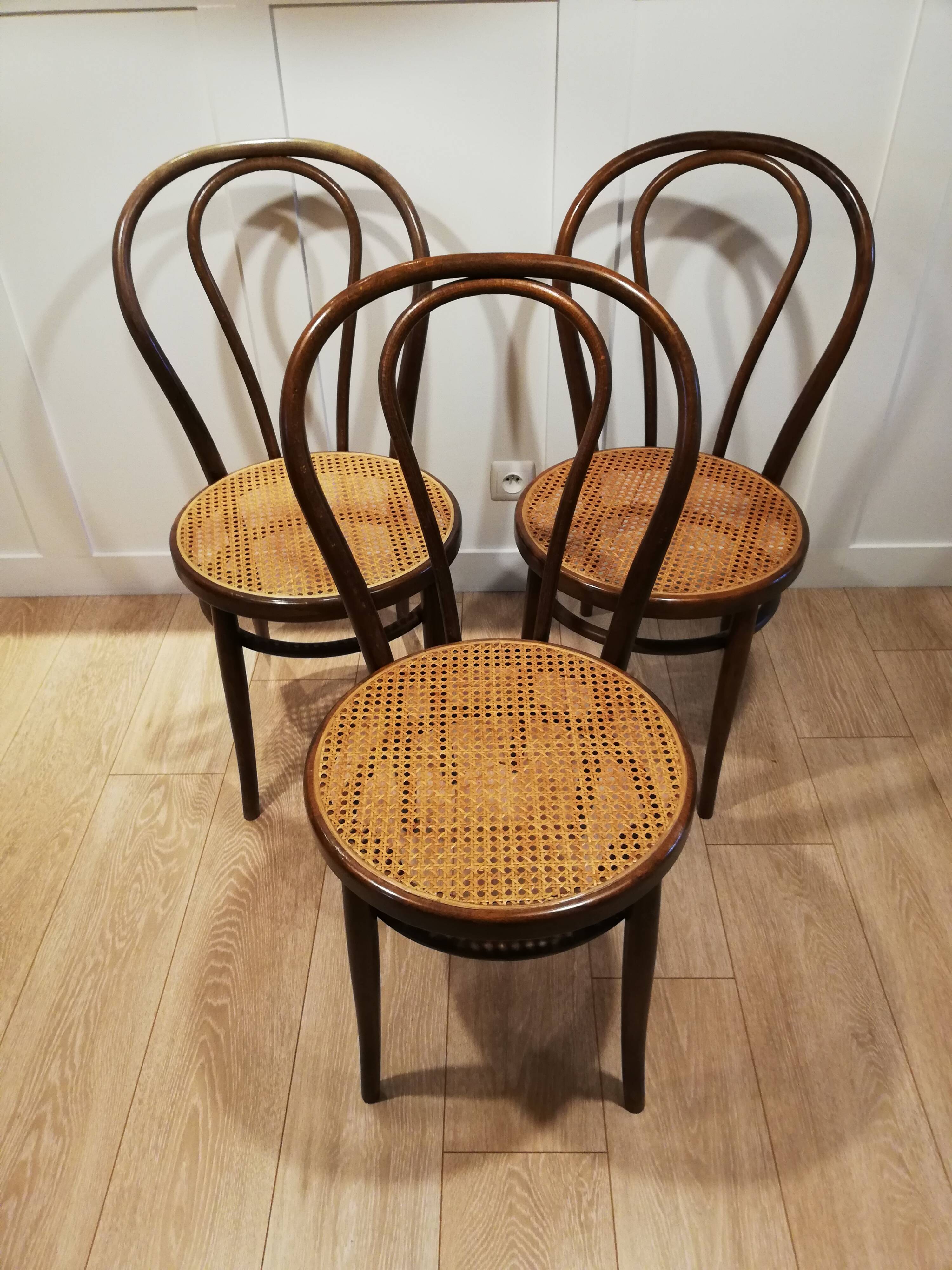 Lot de trois chaises bistrot