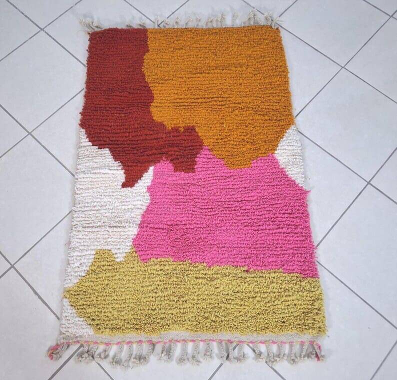 Handmade traditional Beni Ourain Berber rug, size 150 x 250 cm.