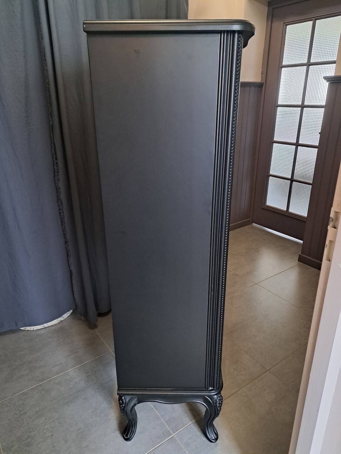 Tosconova black lacquered bookcase