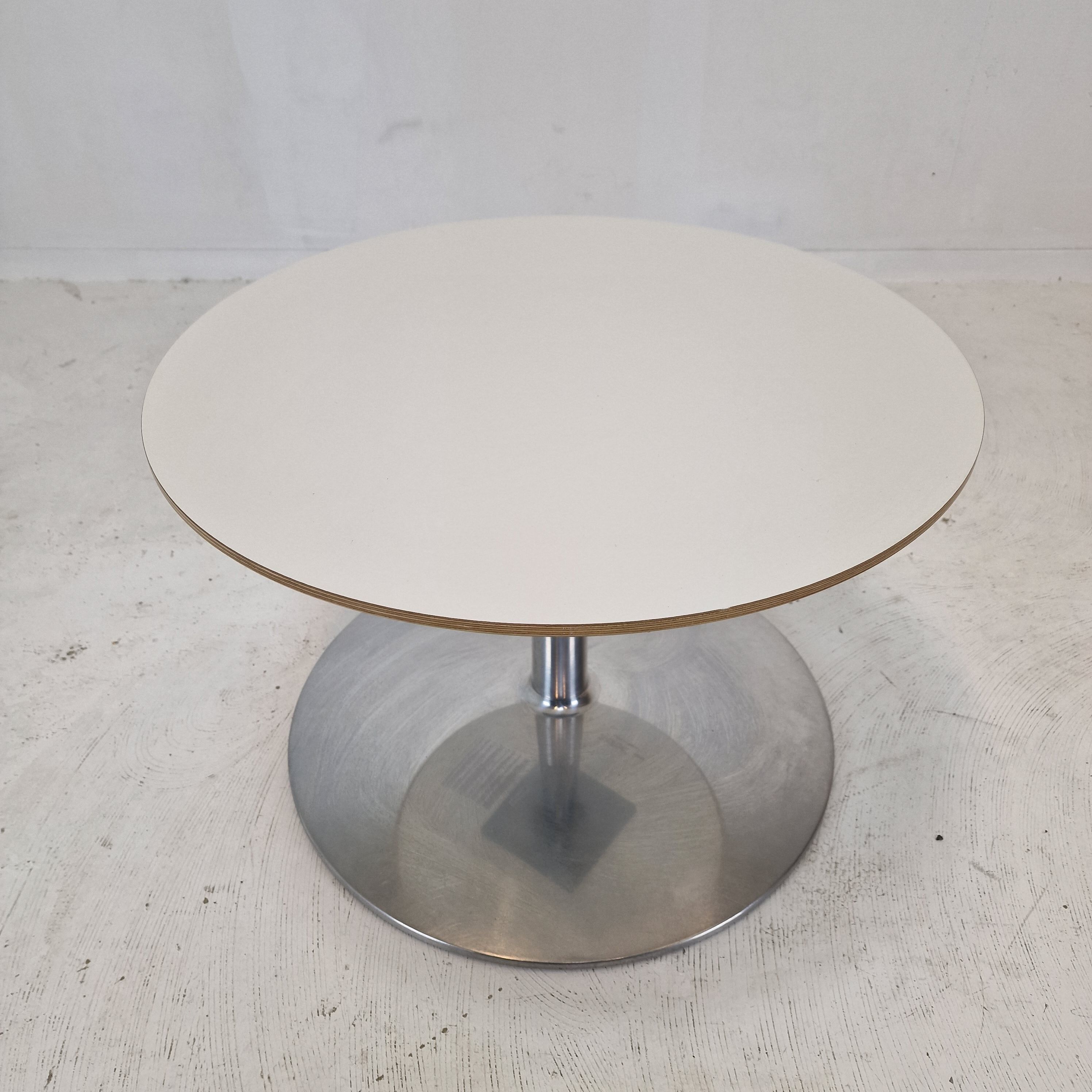 Round coffee table by Heoffrey Harcourt for Artifort