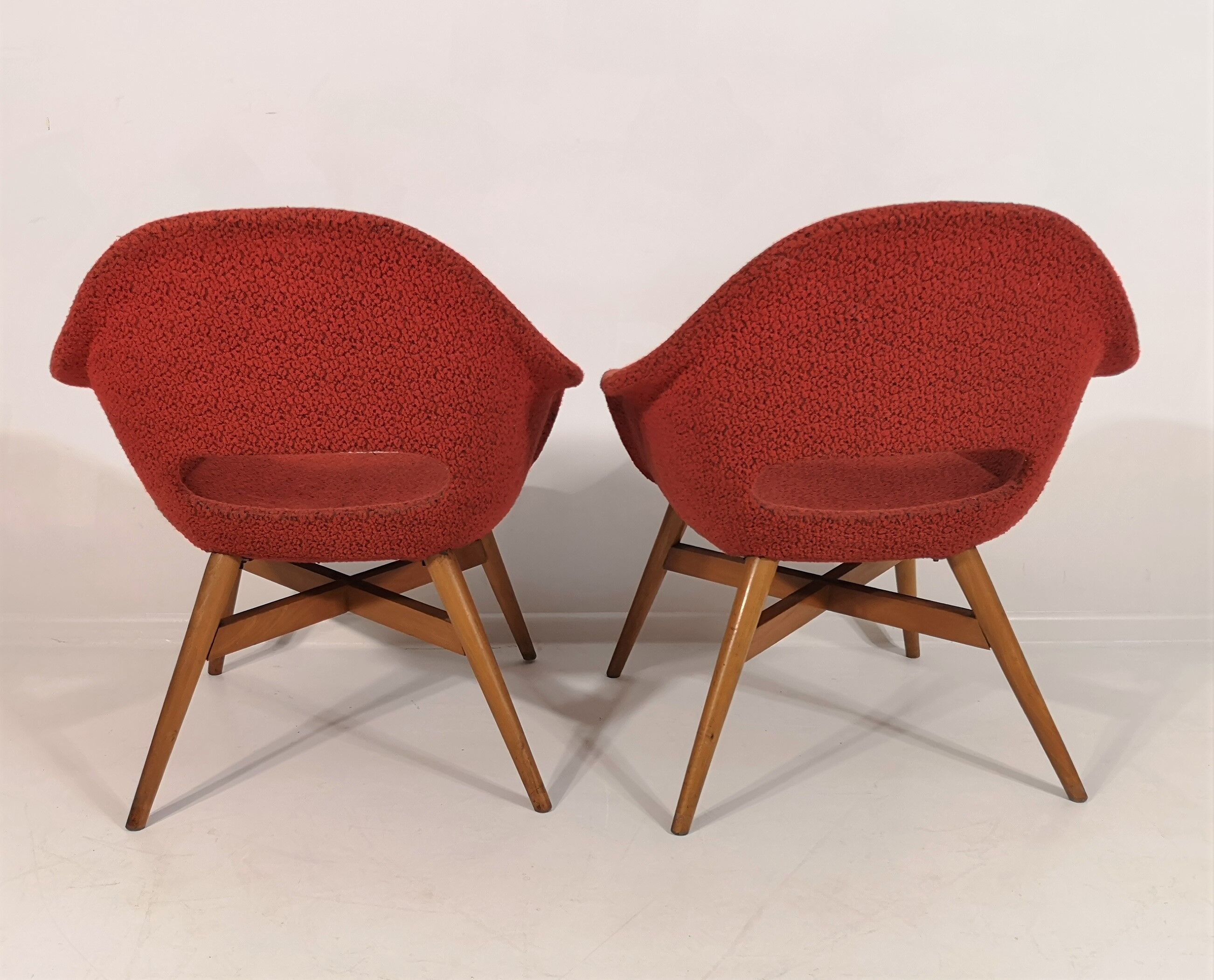 Ensemble de 2 fauteuils coque de Miroslav Navratil, années 1960