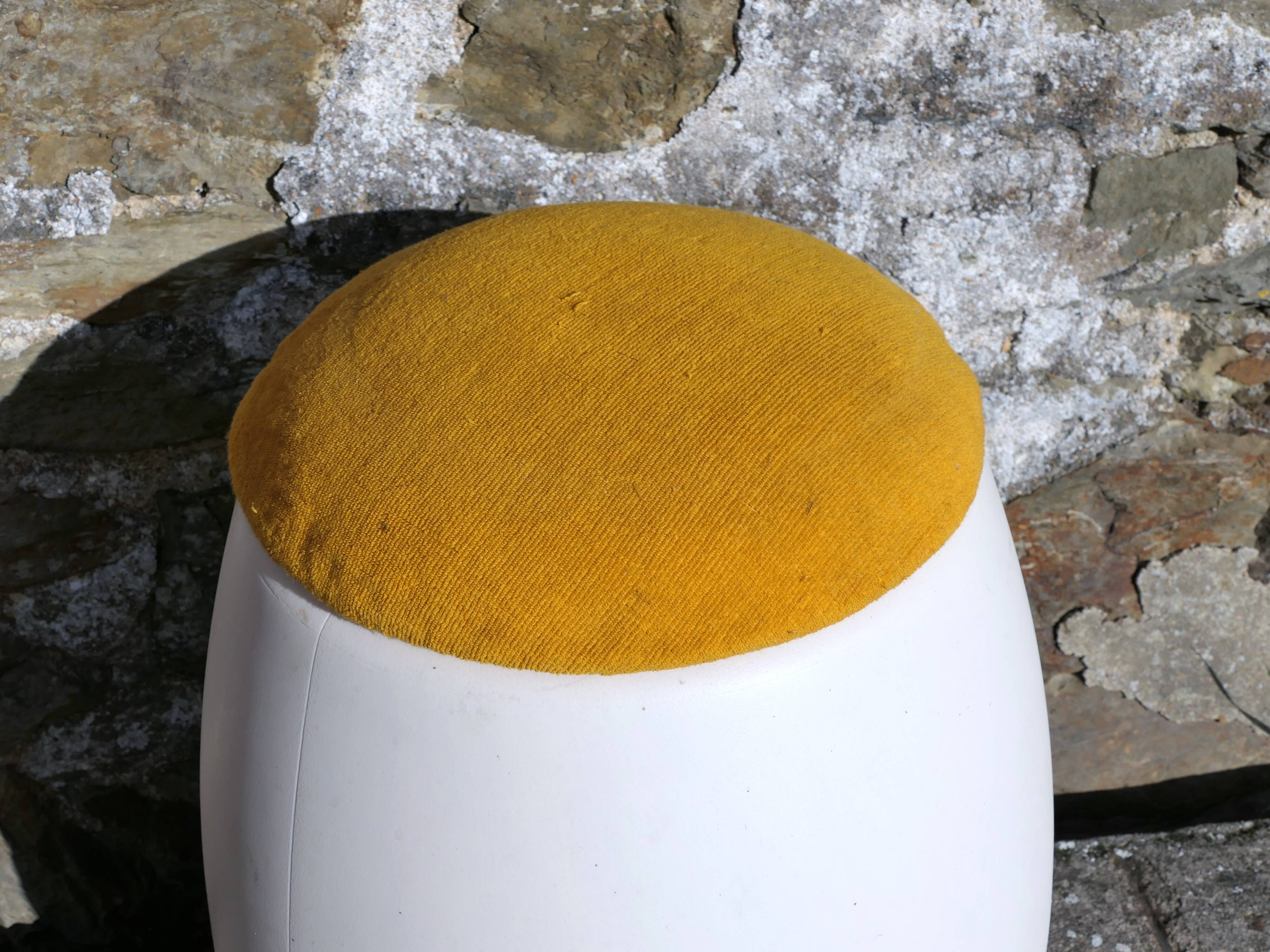 Pouf Vintage Design ou Tabouret / Coffre à linge Œuf Allibert