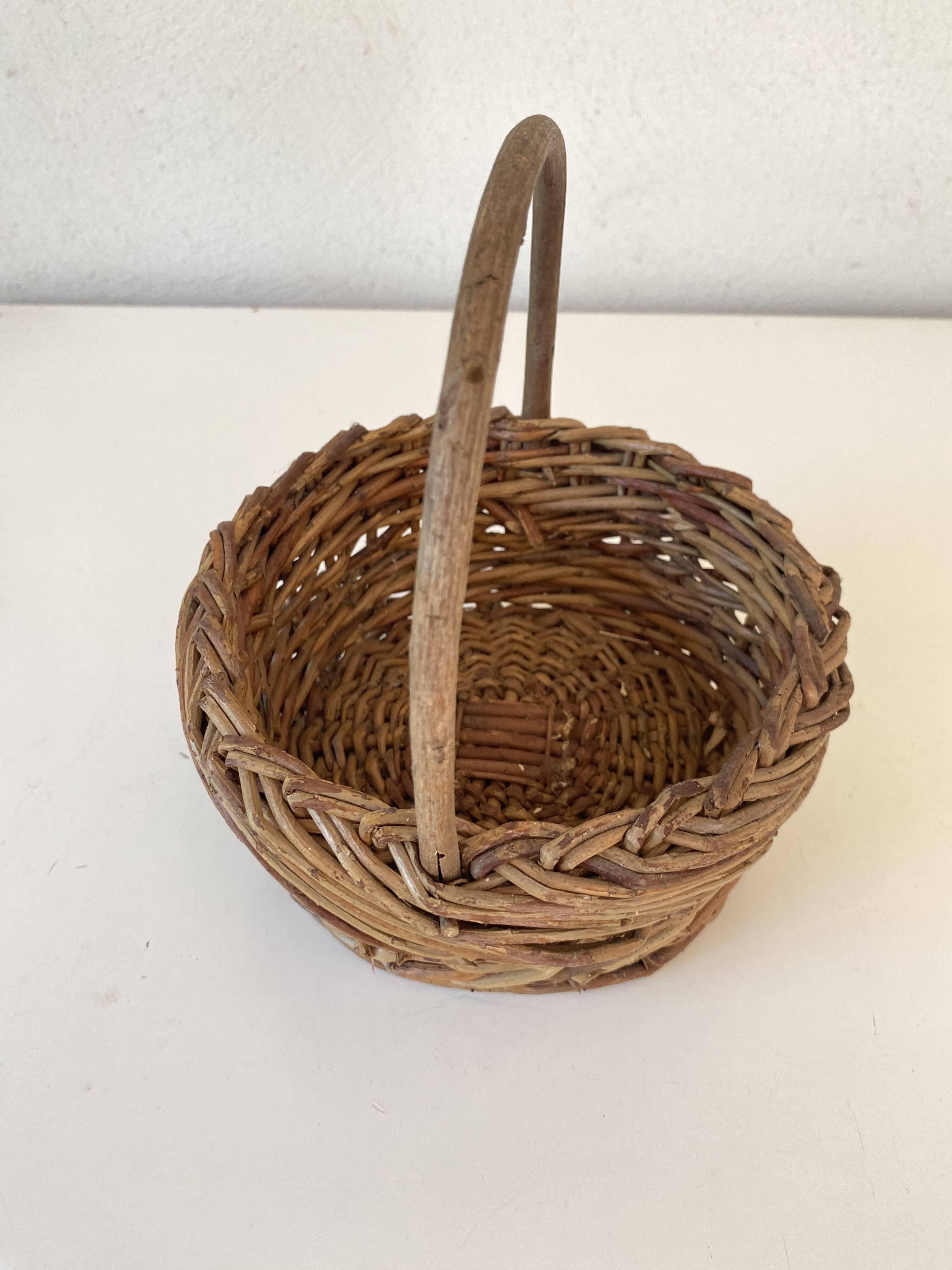 Round wicker and wood basket