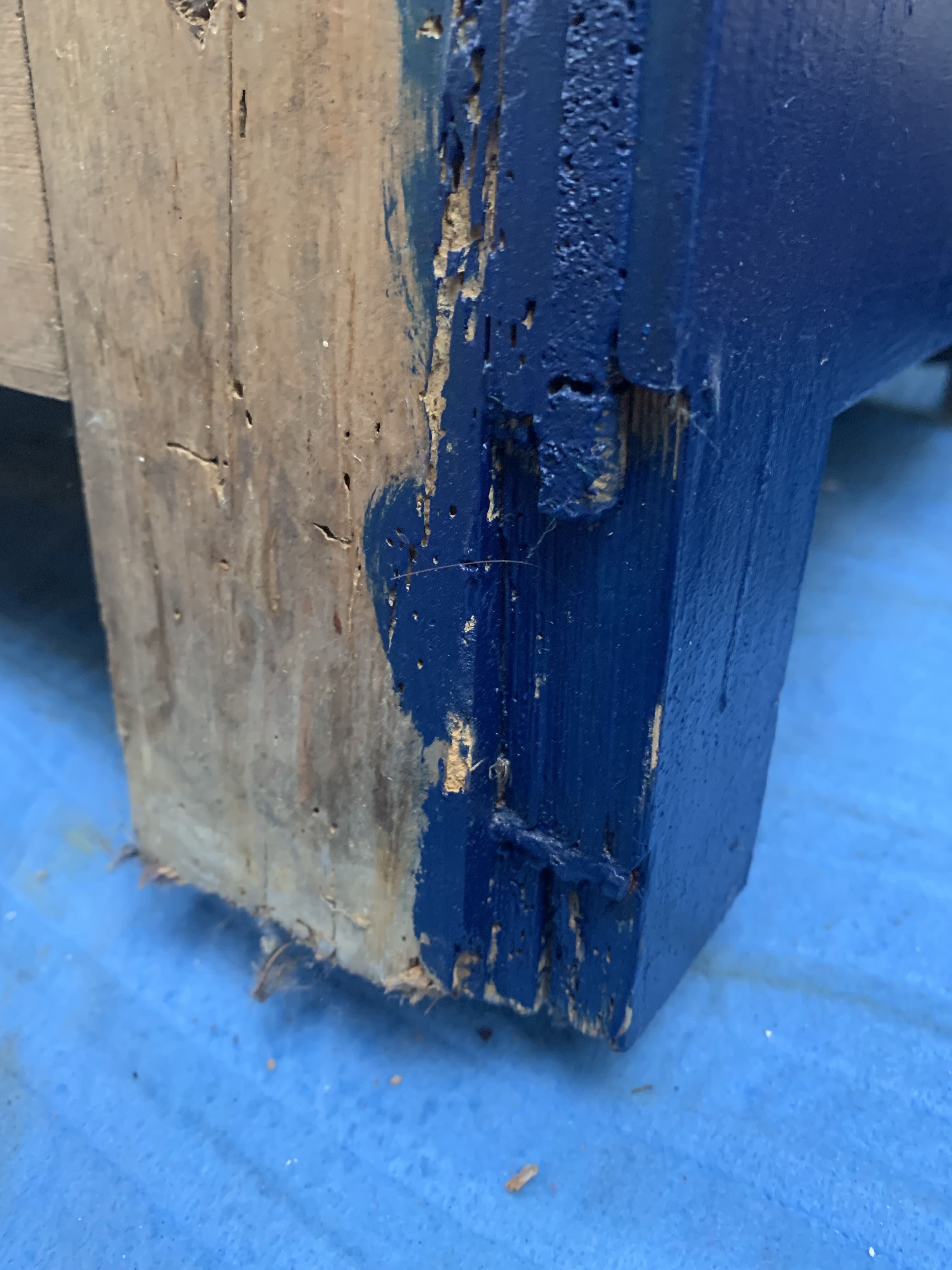 Meuble parisien bleu