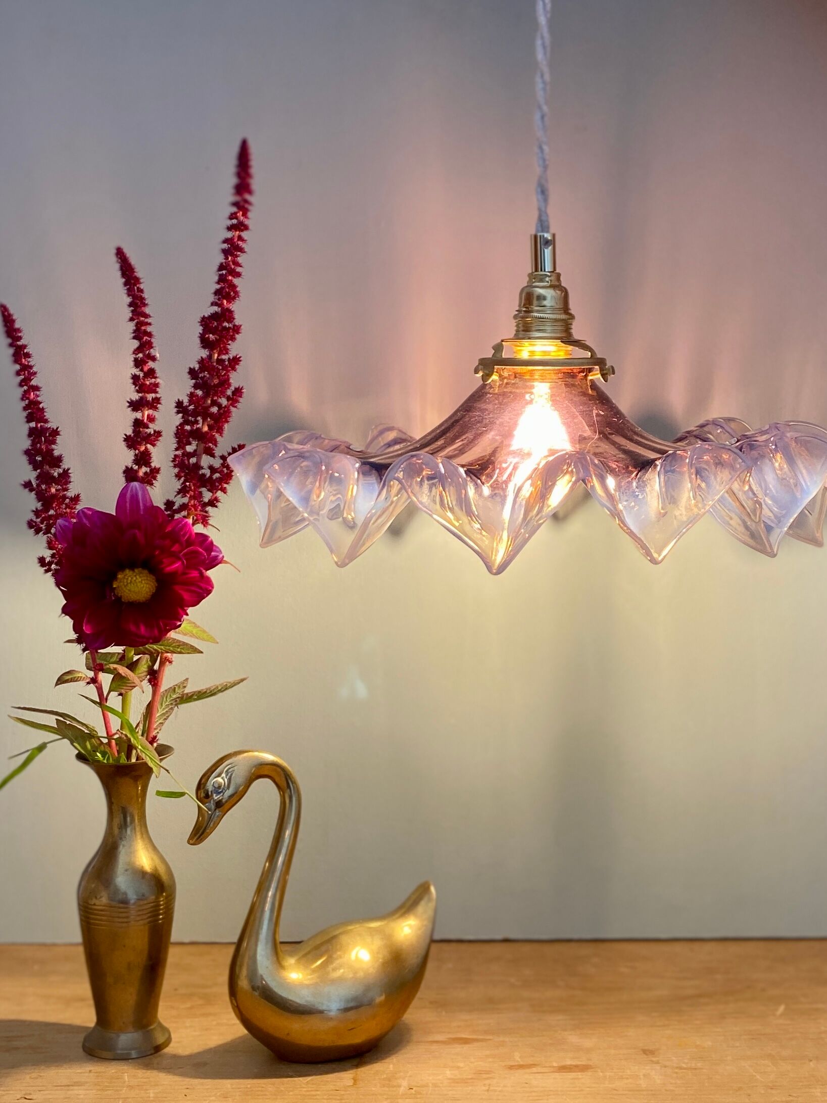 Vintage glass lampshade suspension