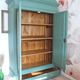 Armoire début XXe revisitée en vert treillis et cannage