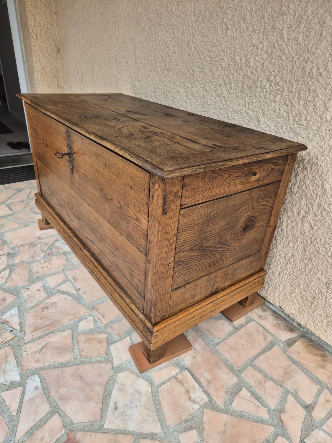 Late 19th century oak laundry chest