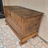 Late 19th century oak laundry chest