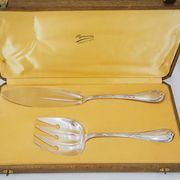 Christofle Rubans model Bell service fish cutlery set, silver-plated, 2 pieces.