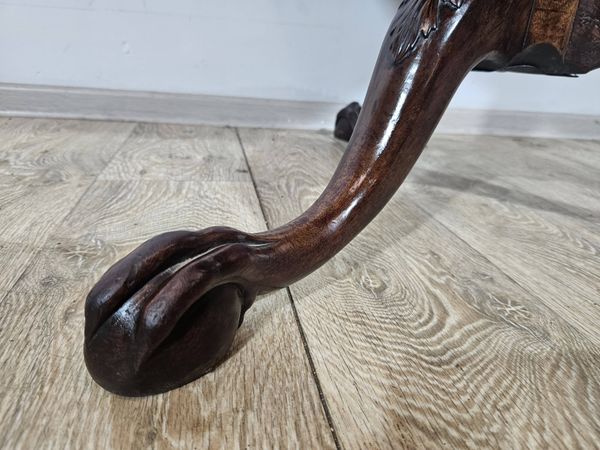 Table basse Chippendale du milieu du XIXe siècle