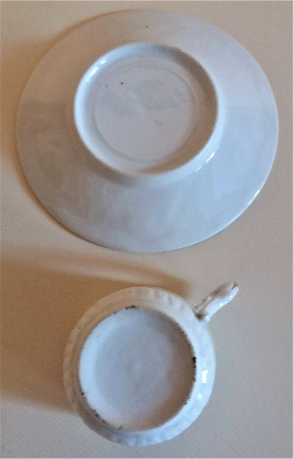 Porcelain cup and sub-cup decorated with daisies 1900