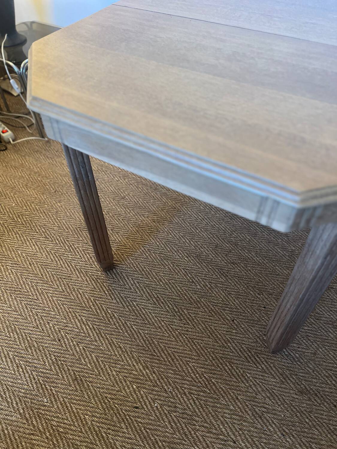 Extendable wooden art deco table for 4 to 8 people