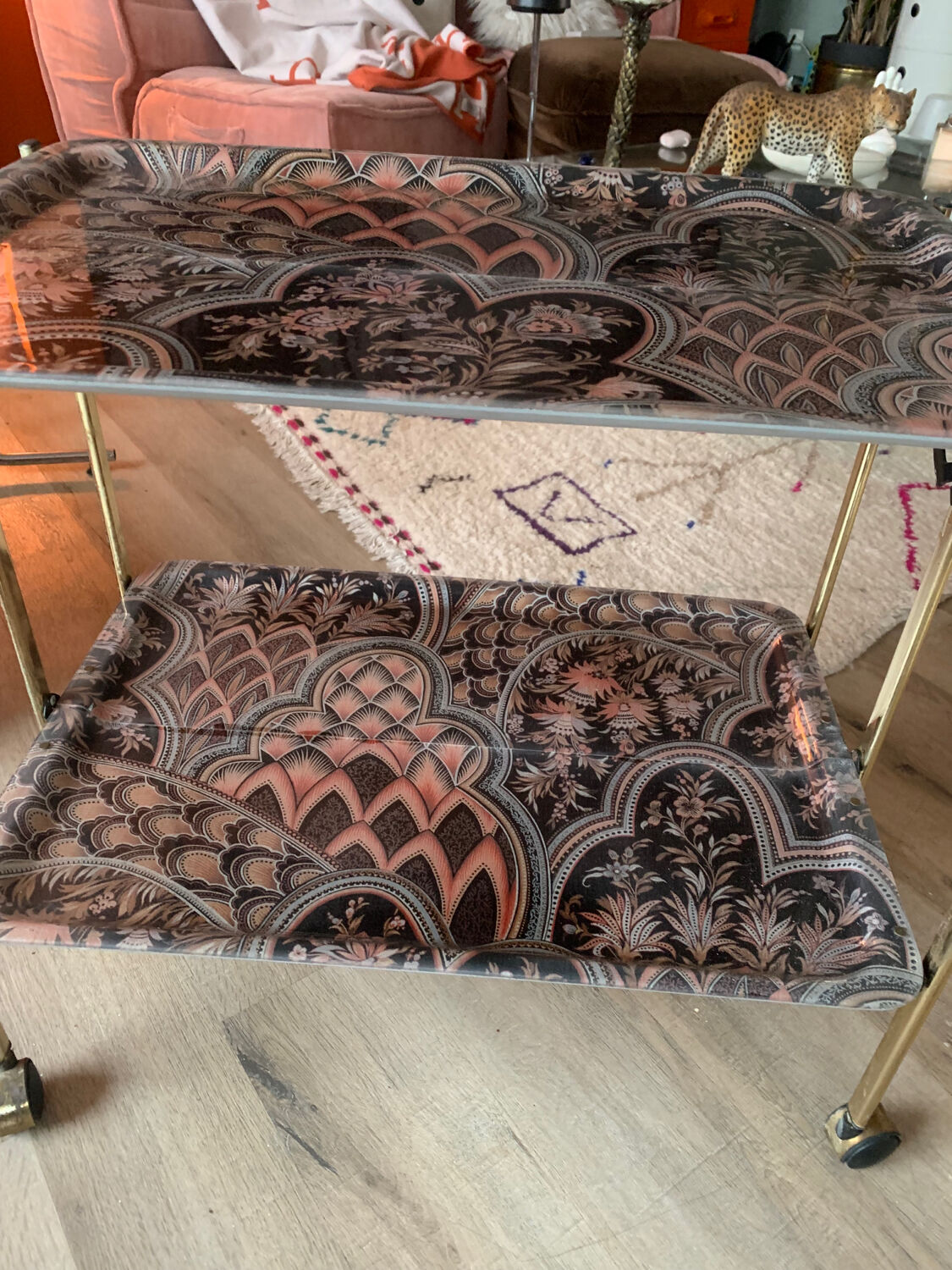 Folding service with wheels