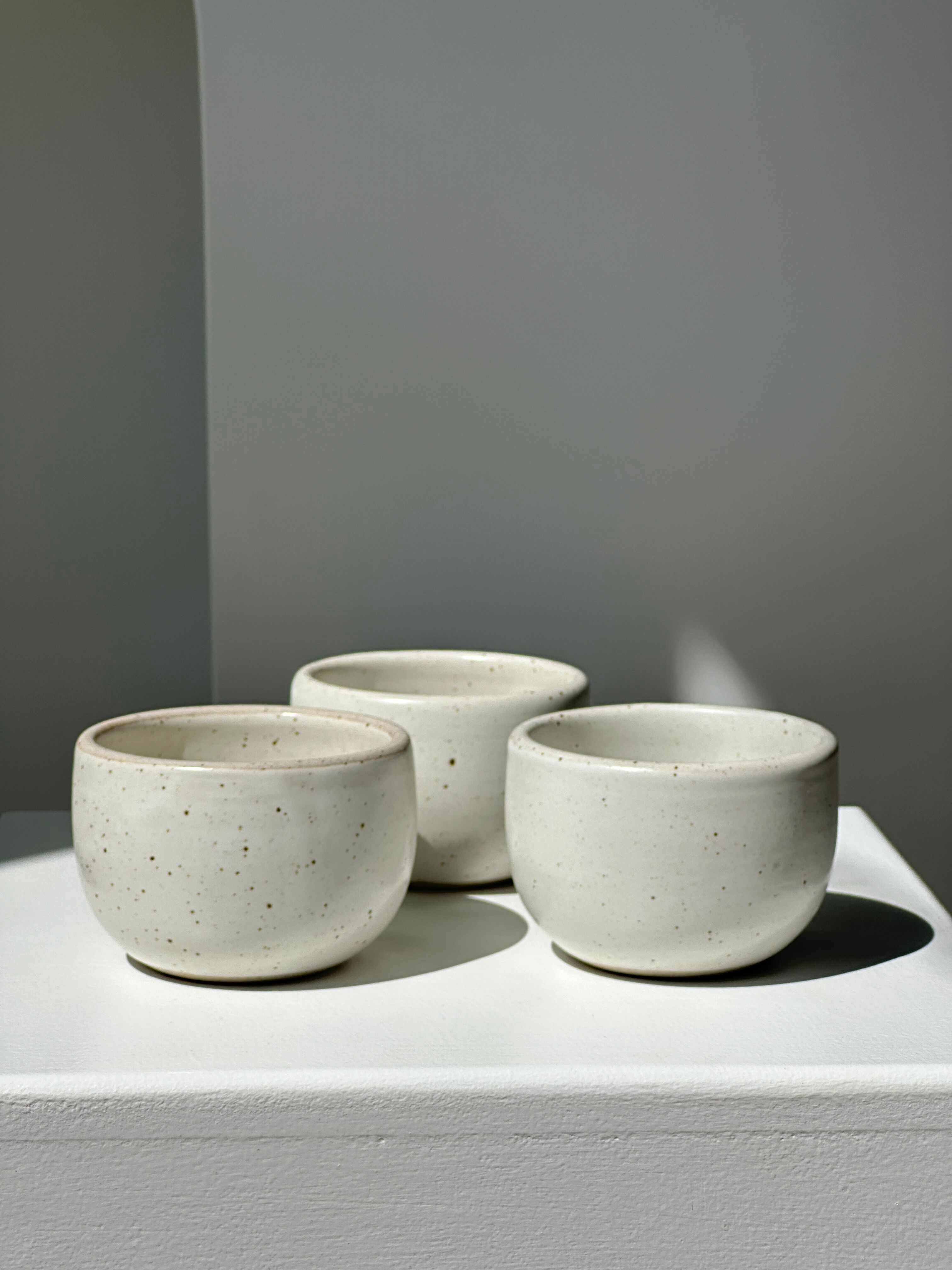 Trio of white ceramic cups D9cm