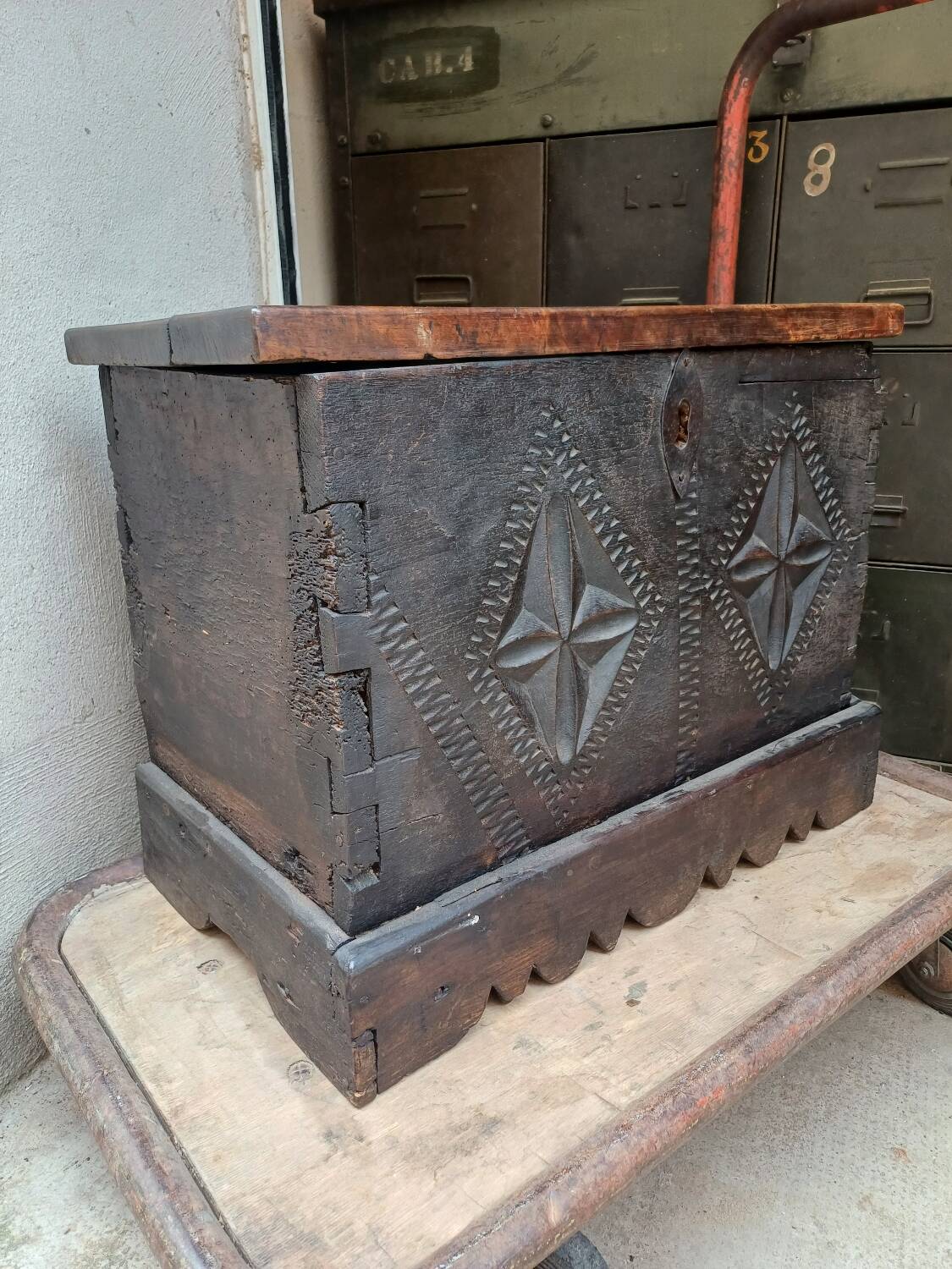 Small French chest from the 17th century in its own juice.