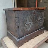 Small French chest from the 17th century in its own juice.
